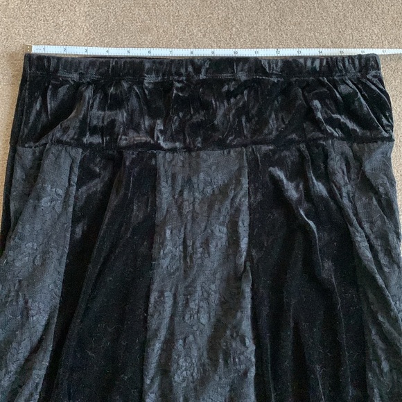Studio Y Velvet/Lace Skirt - Picture 4 of 5